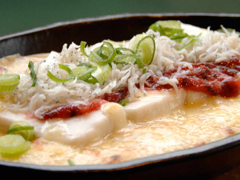 ごま豆腐とシラスと梅肉グラタン