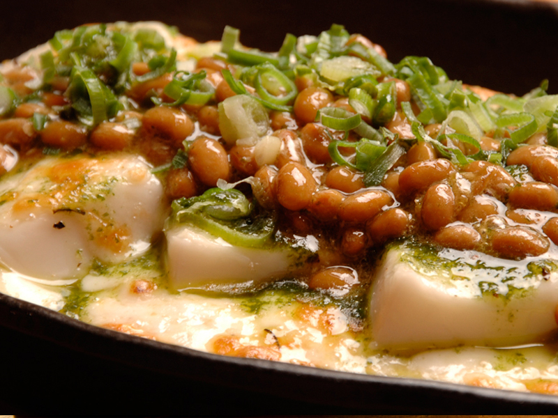 ごま豆腐と納豆バジル風グラタン